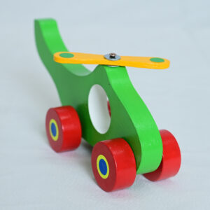 Brinquedo decorativo em madeira