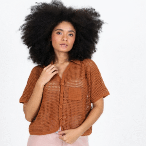 Blusa Artesanal em Crochê – Estilo Atemporal e Autêntico